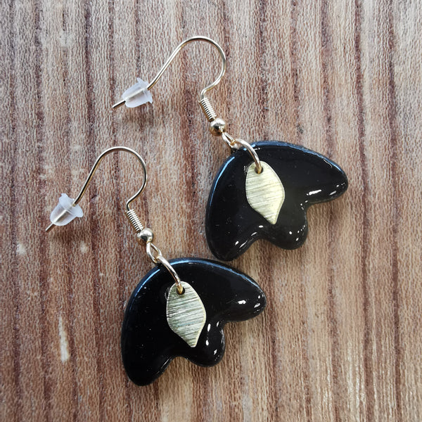 Boucles d'oreilles feuilles noires