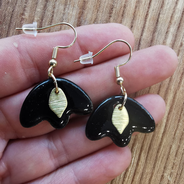 Boucles d'oreilles feuilles noires