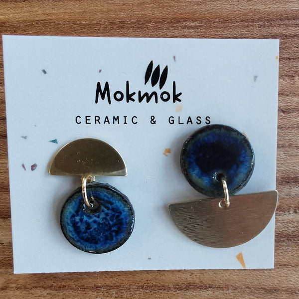 Boucles d'oreilles asymétriques bleues