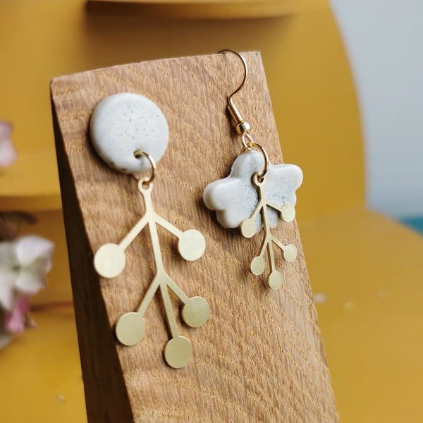 Boucles d'oreilles dépareillées