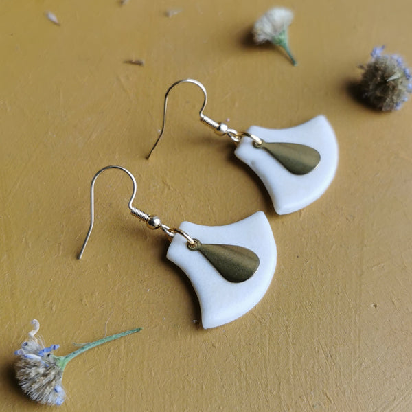 Boucles d'oreilles trapèzes blancs