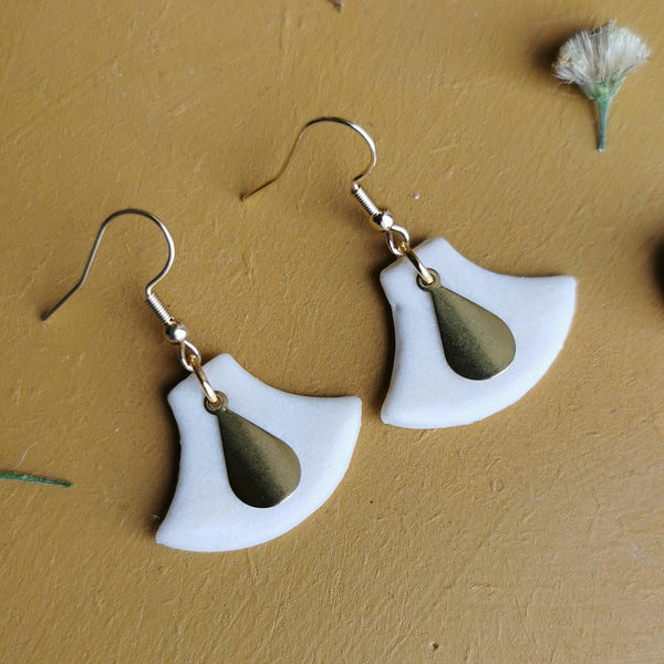 Boucles d'oreilles trapèzes blancs