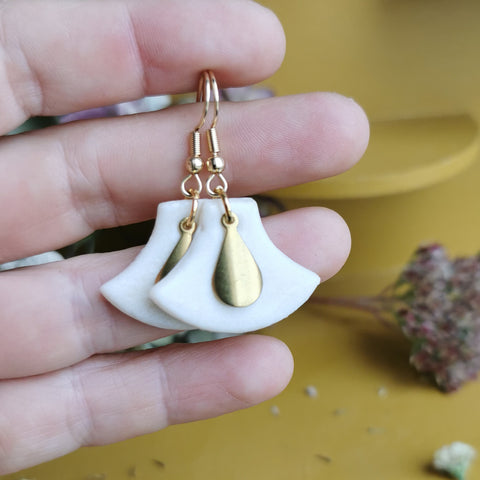 Boucles d'oreilles trapèzes blancs