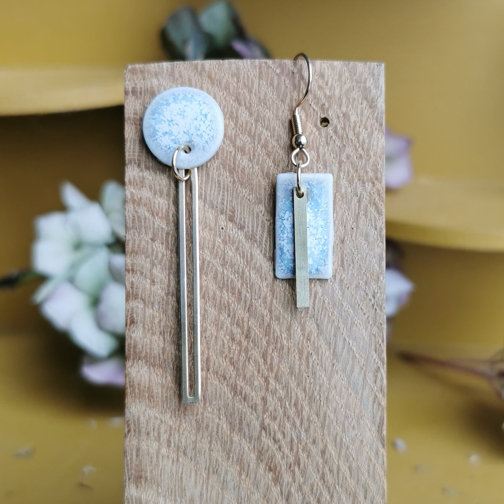 Boucles d'oreilles dépareillées