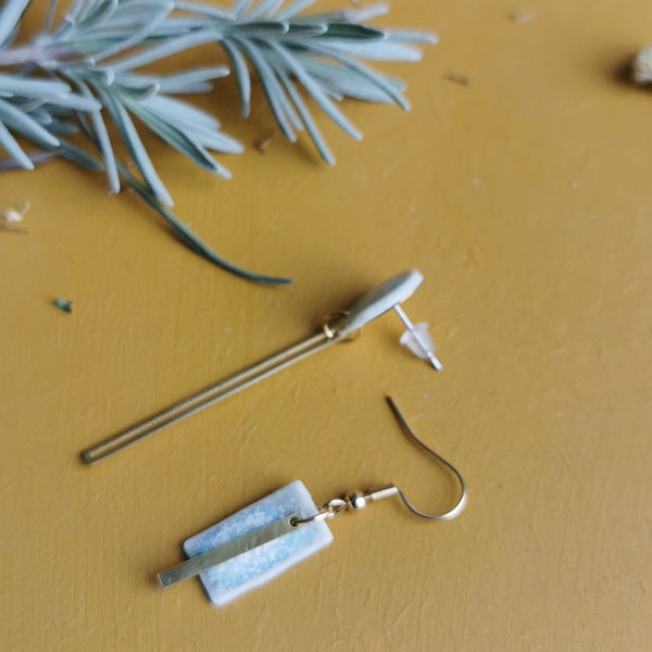 Boucles d'oreilles dépareillées