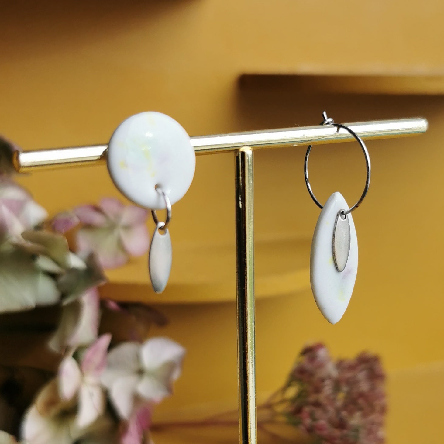 Boucles d'oreilles dépareillées