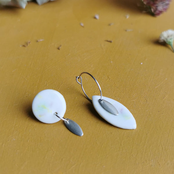 Boucles d'oreilles dépareillées