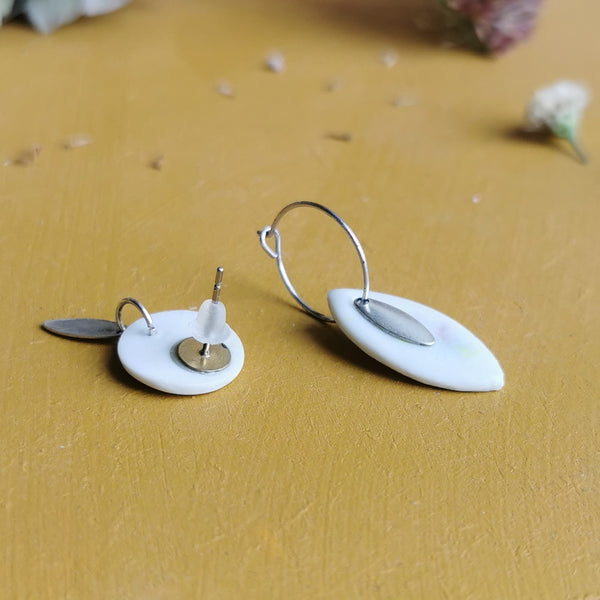 Boucles d'oreilles dépareillées