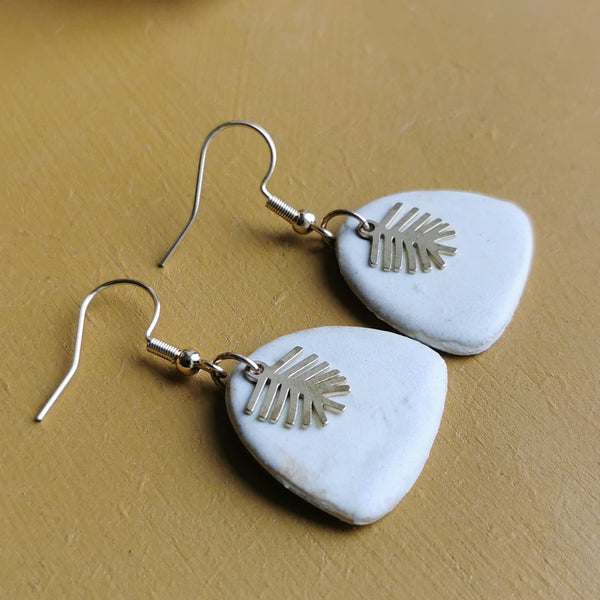 Boucles d'oreilles demi ovale blancs