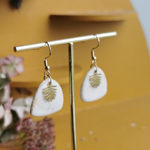 Boucles d'oreilles demi ovale blancs