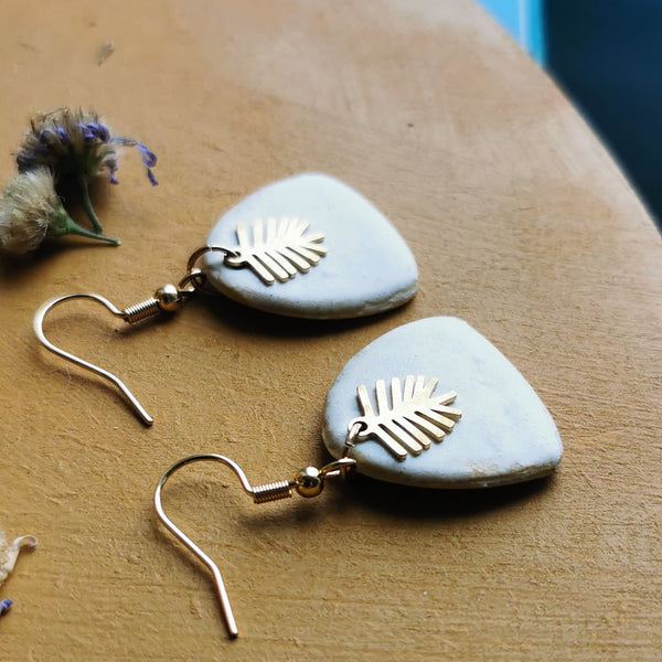 Boucles d'oreilles demi ovale blancs