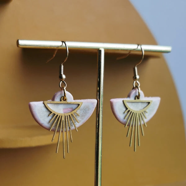 Boucles d'oreilles navettes blanches et roses