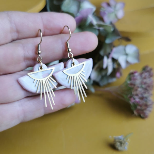 Boucles d'oreilles navettes blanches et roses