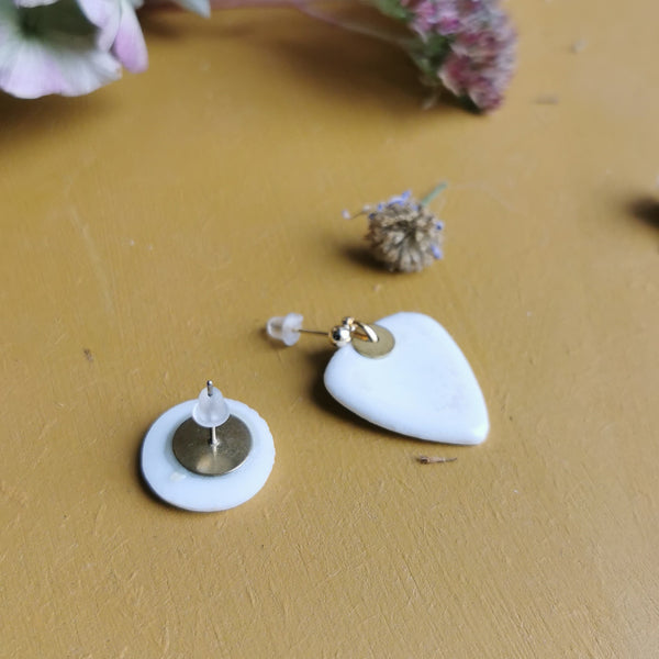 Boucles d'oreilles dépareillées