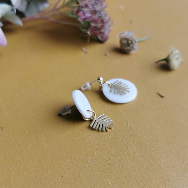 Boucles d'oreilles dépareillées